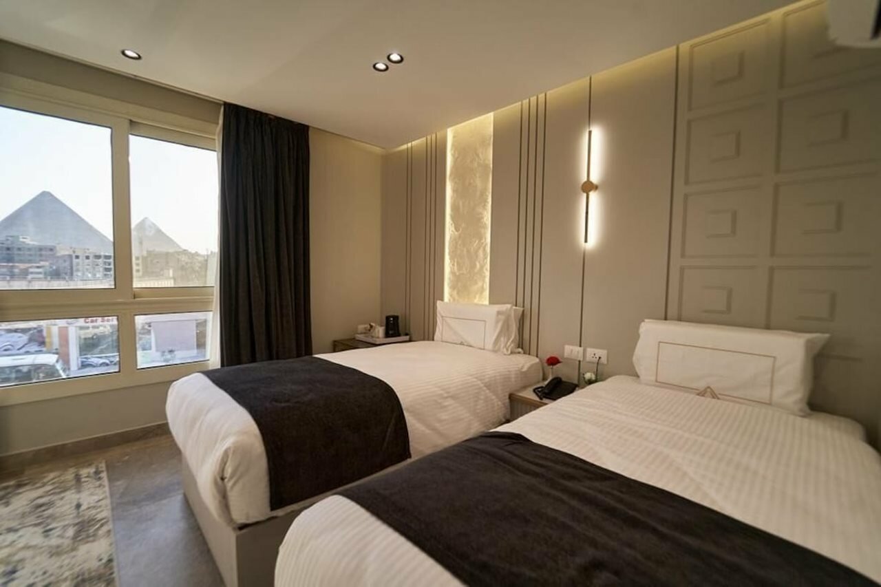 Фото Pyramids Charm