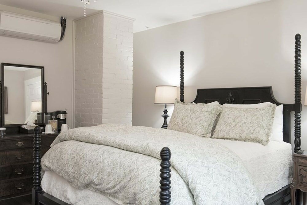 Фото The White House Inn