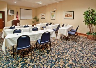 Фото Holiday Inn Express & Suites Farmington, an Ihg Hotel