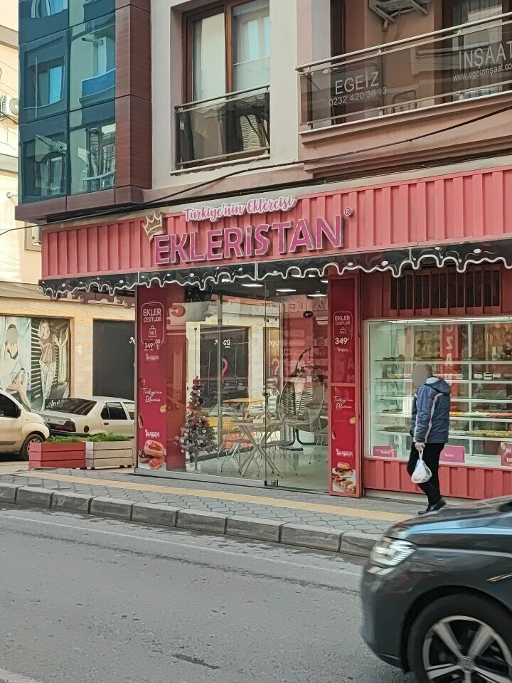 Confectionary Turkey's Eclair Maker Ekleristan, Izmir, photo