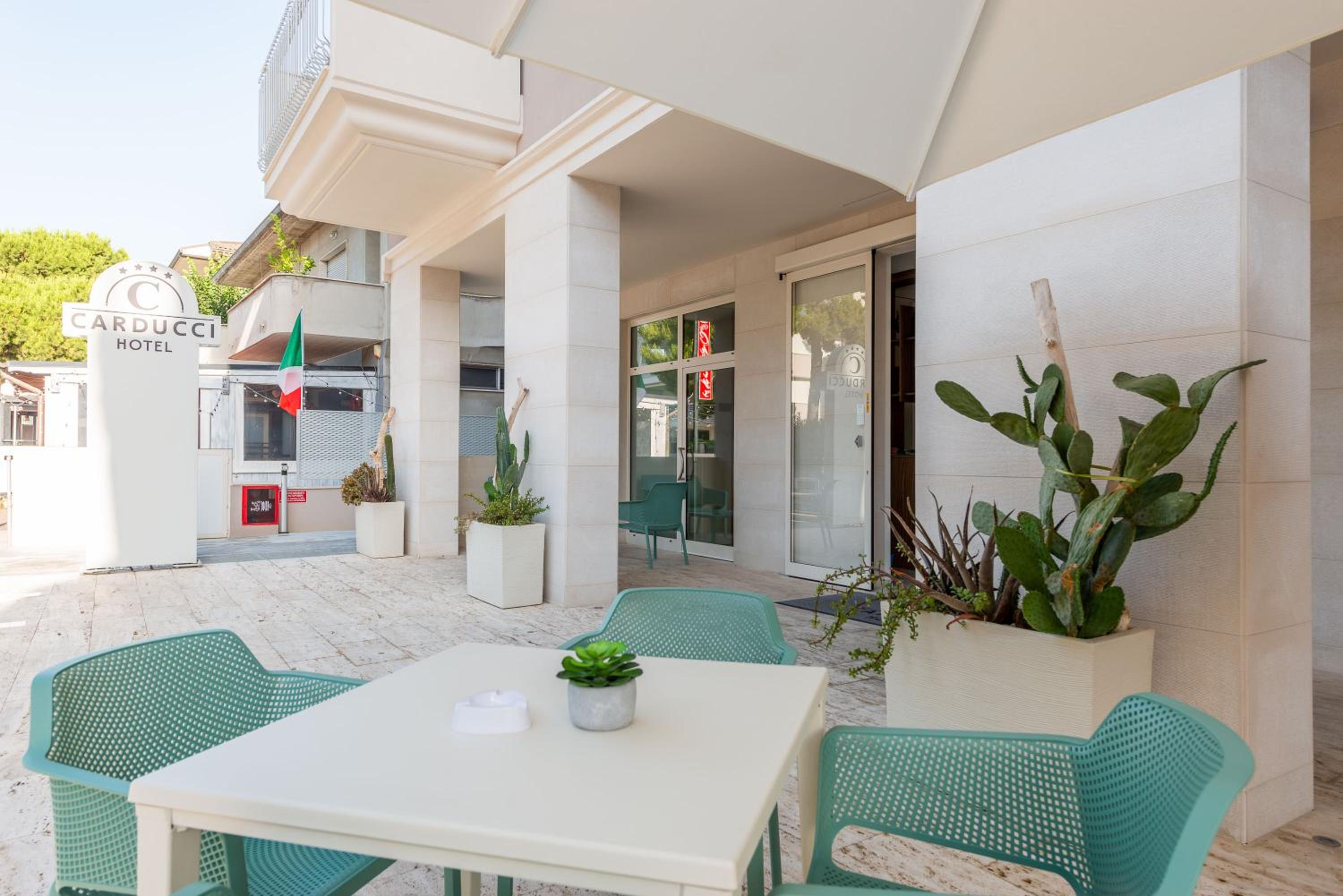 Фото Hotel Carducci