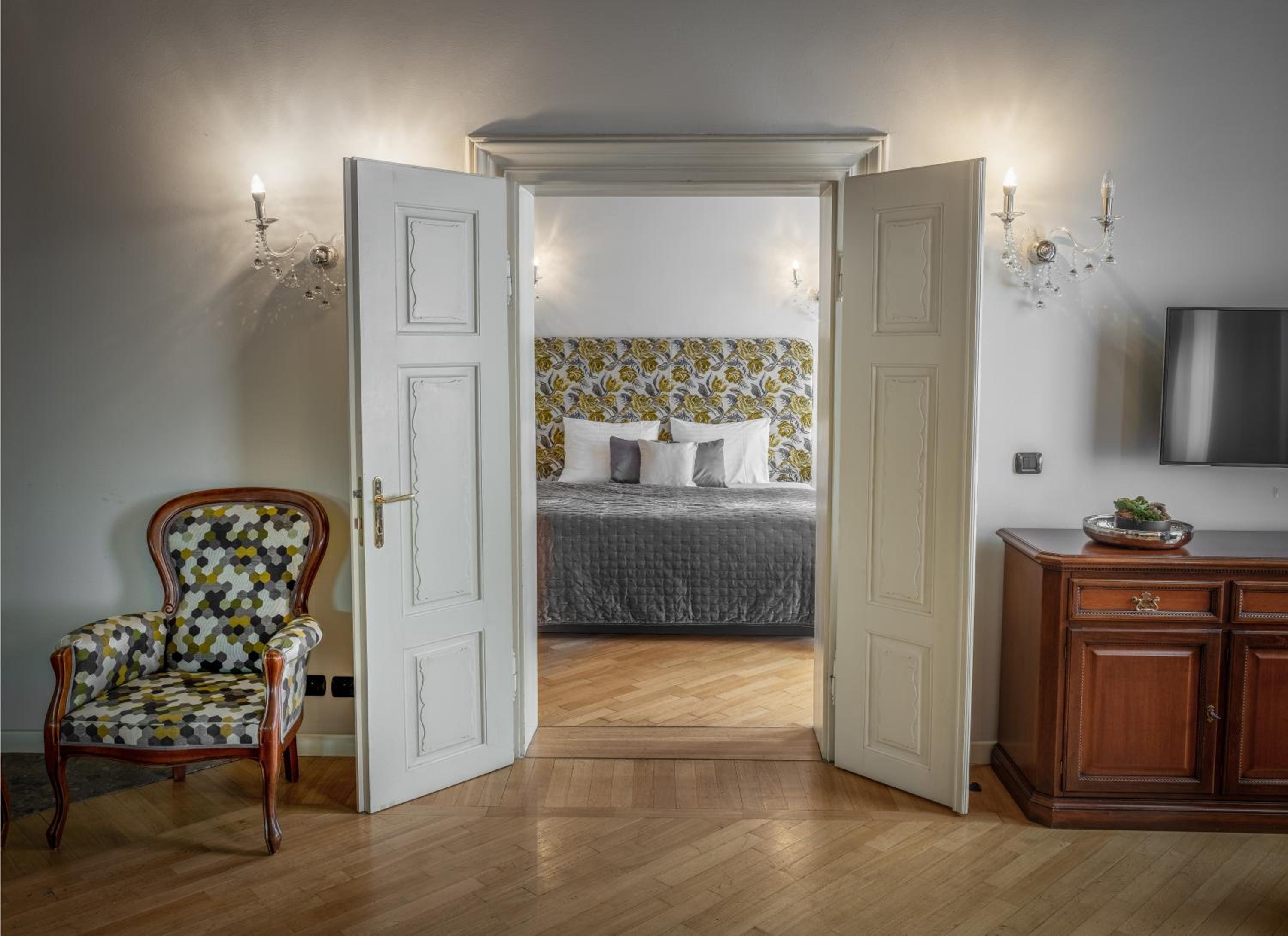 Фото Chateau 9 Apartments by Adrez Living