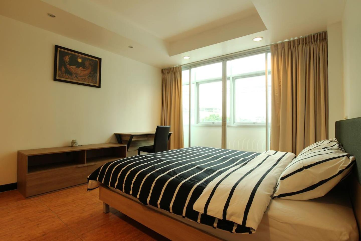 Фото Serena Sathorn Suites