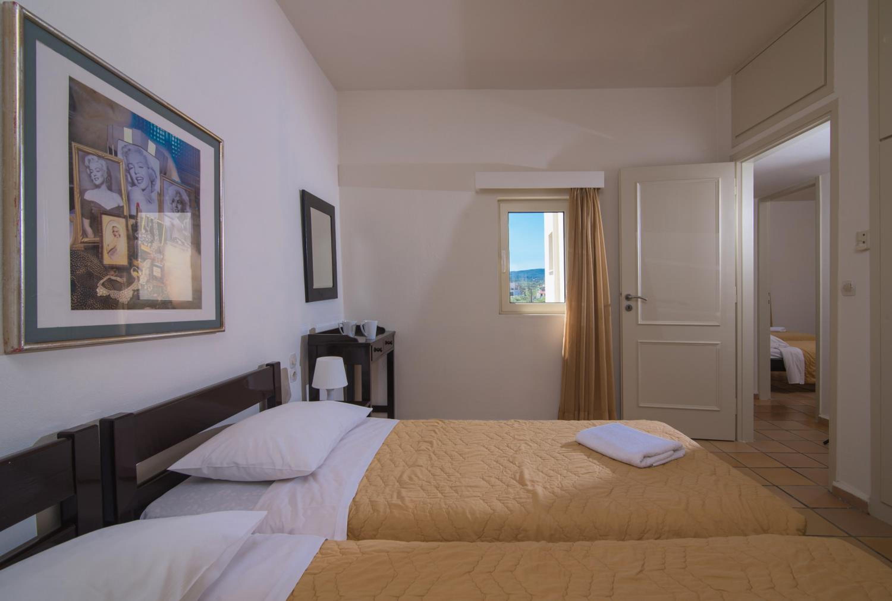 Фото Ourania Apartments