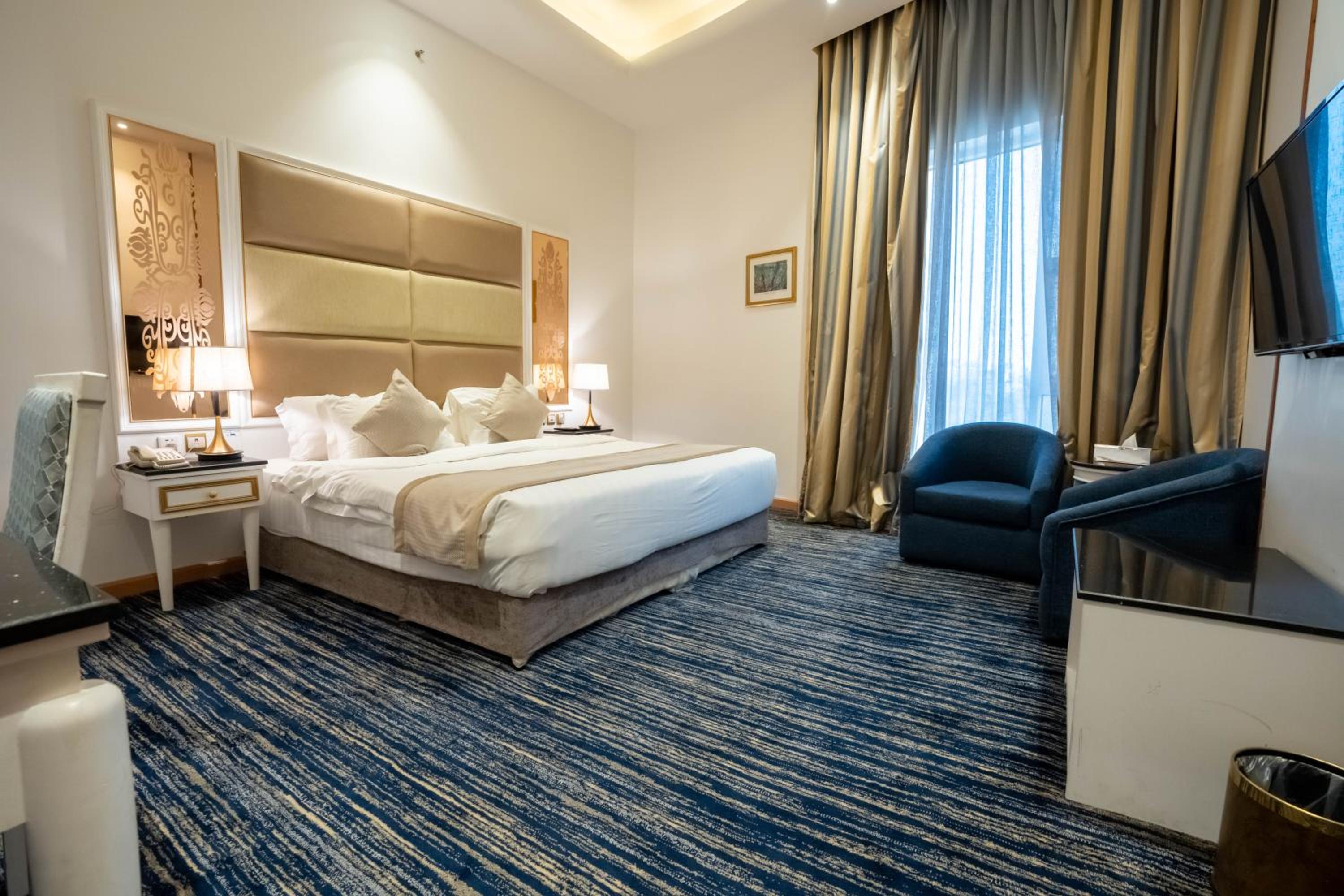 Фото Platinum Alkhamseen