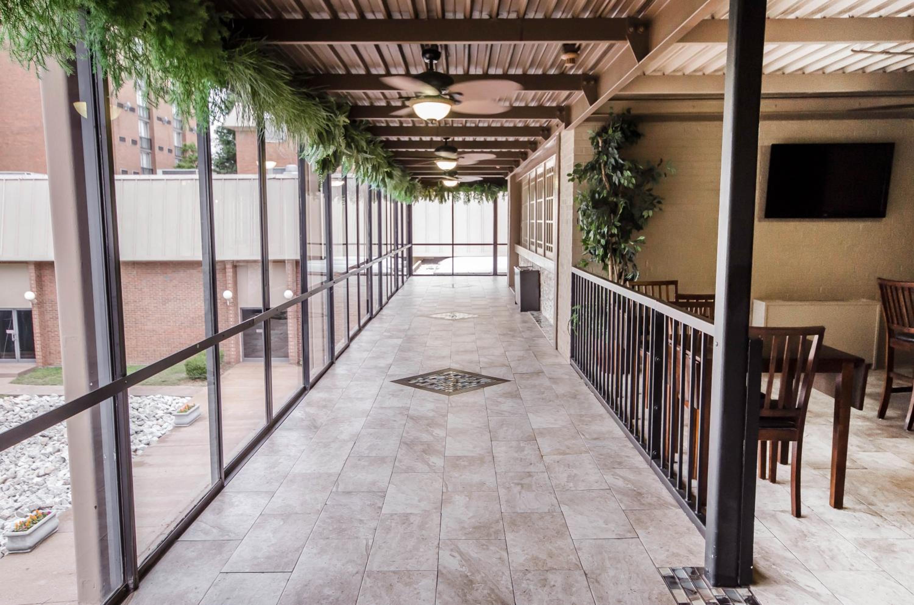 Фото Radisson Hotel Louisville North