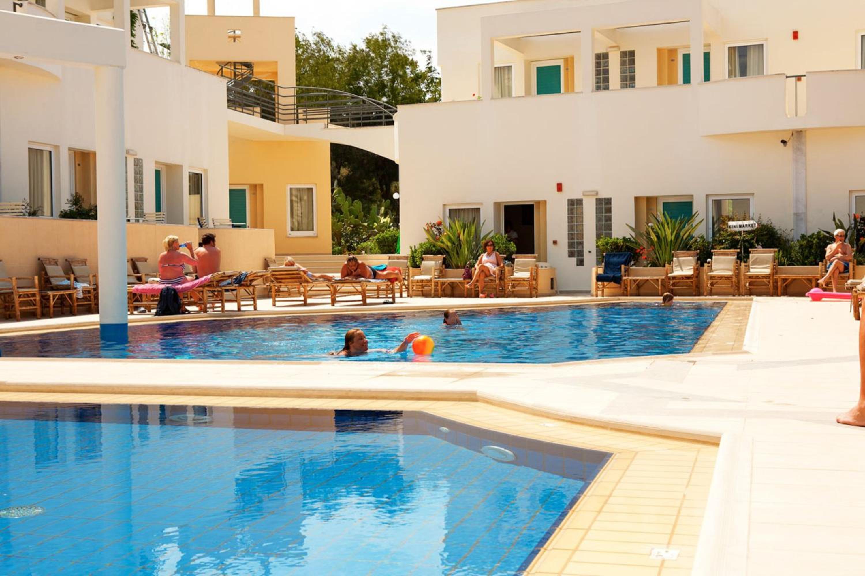 Фото Forum Suites