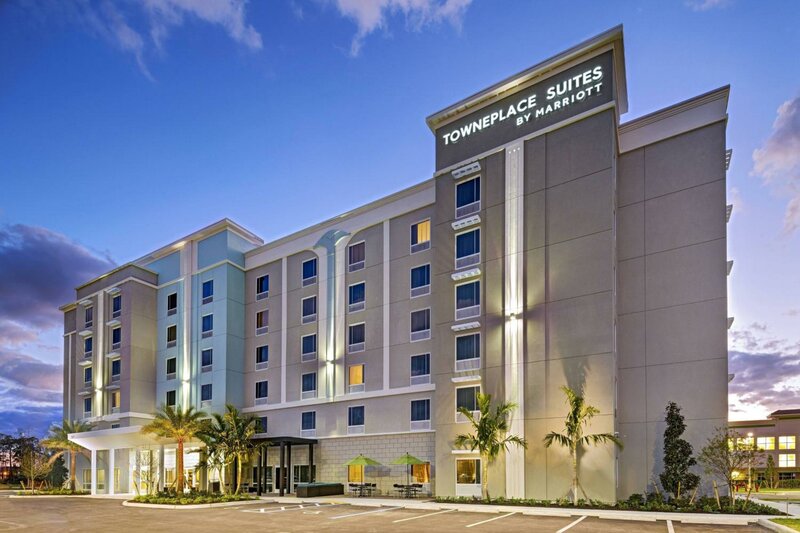 Гостиница TownePlace Suites by Marriott Naples