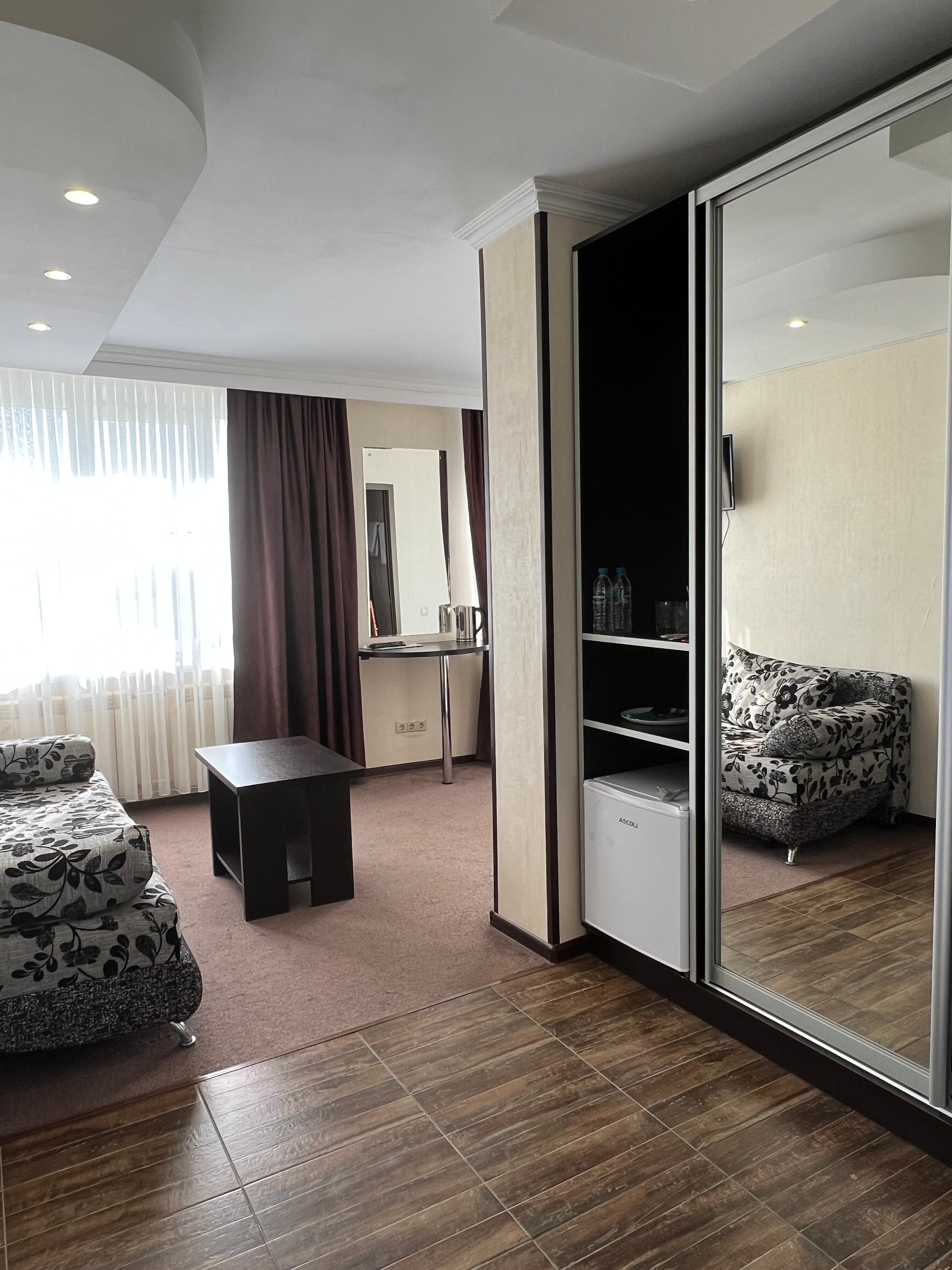 Фото отеля 1