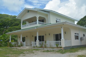 Гостиница Julie's Holiday Home