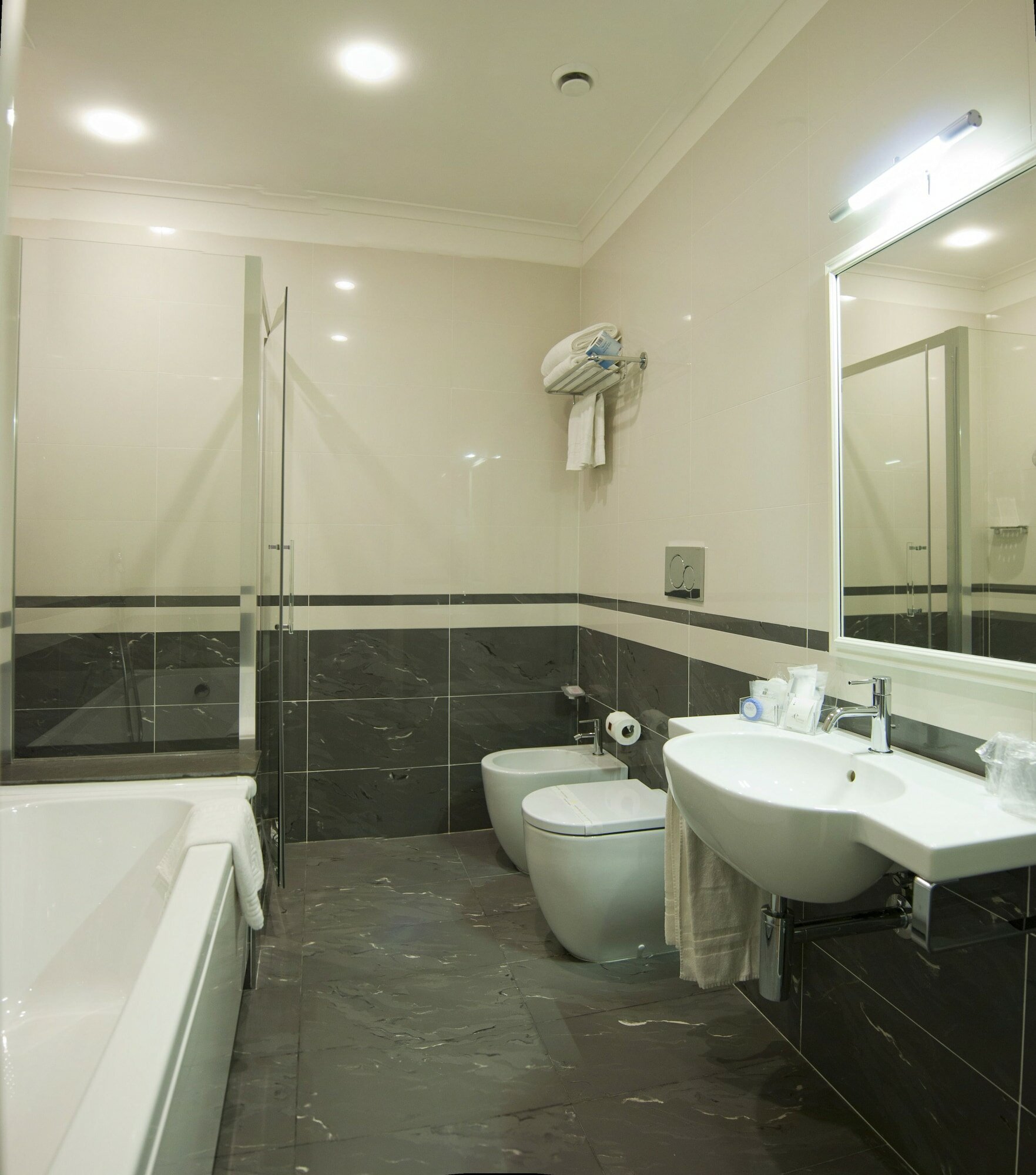 Фото Ih Hotels Roma dei Borgia