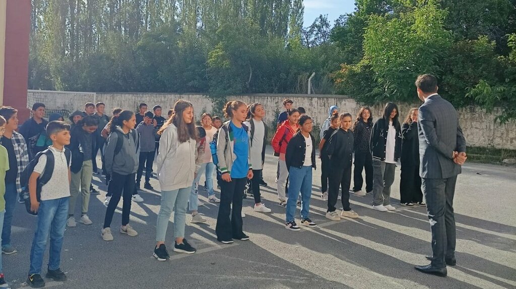 School Ataturk Middle School, Akkisla, photo