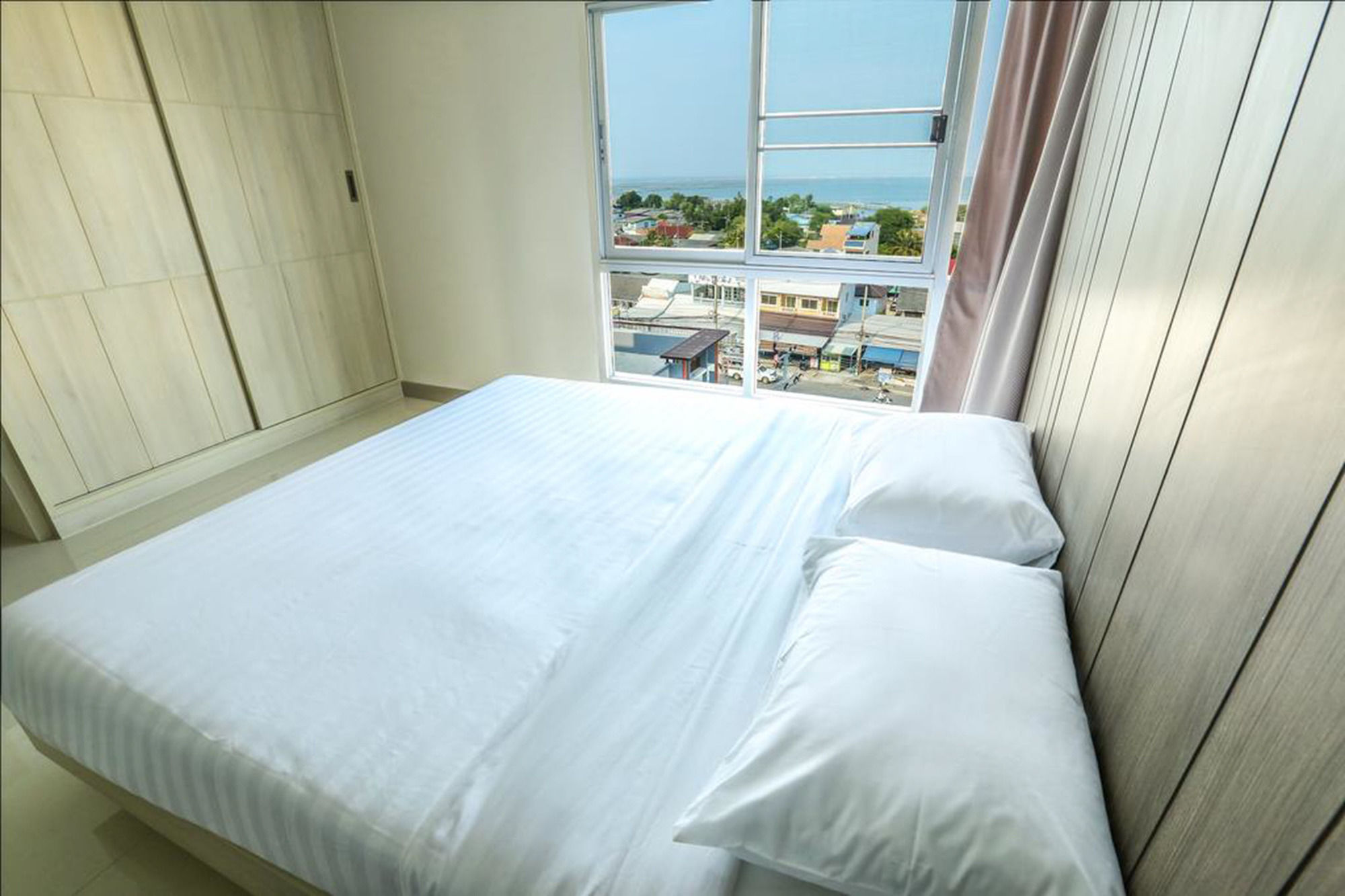 Фото Central Place Angsila