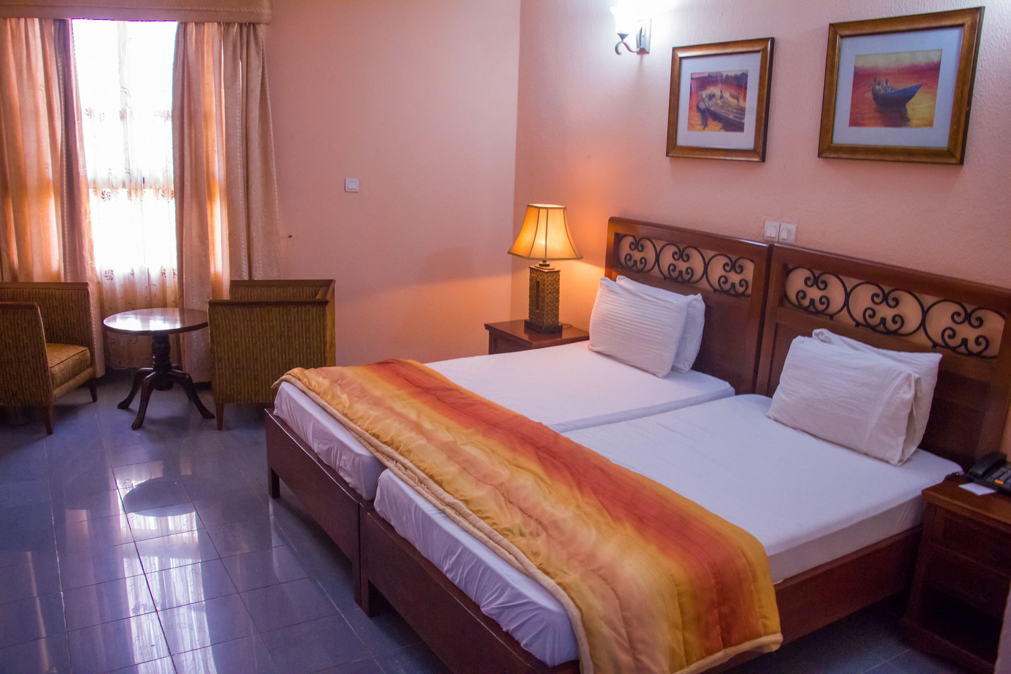 Фото Heritage House Square Hotel