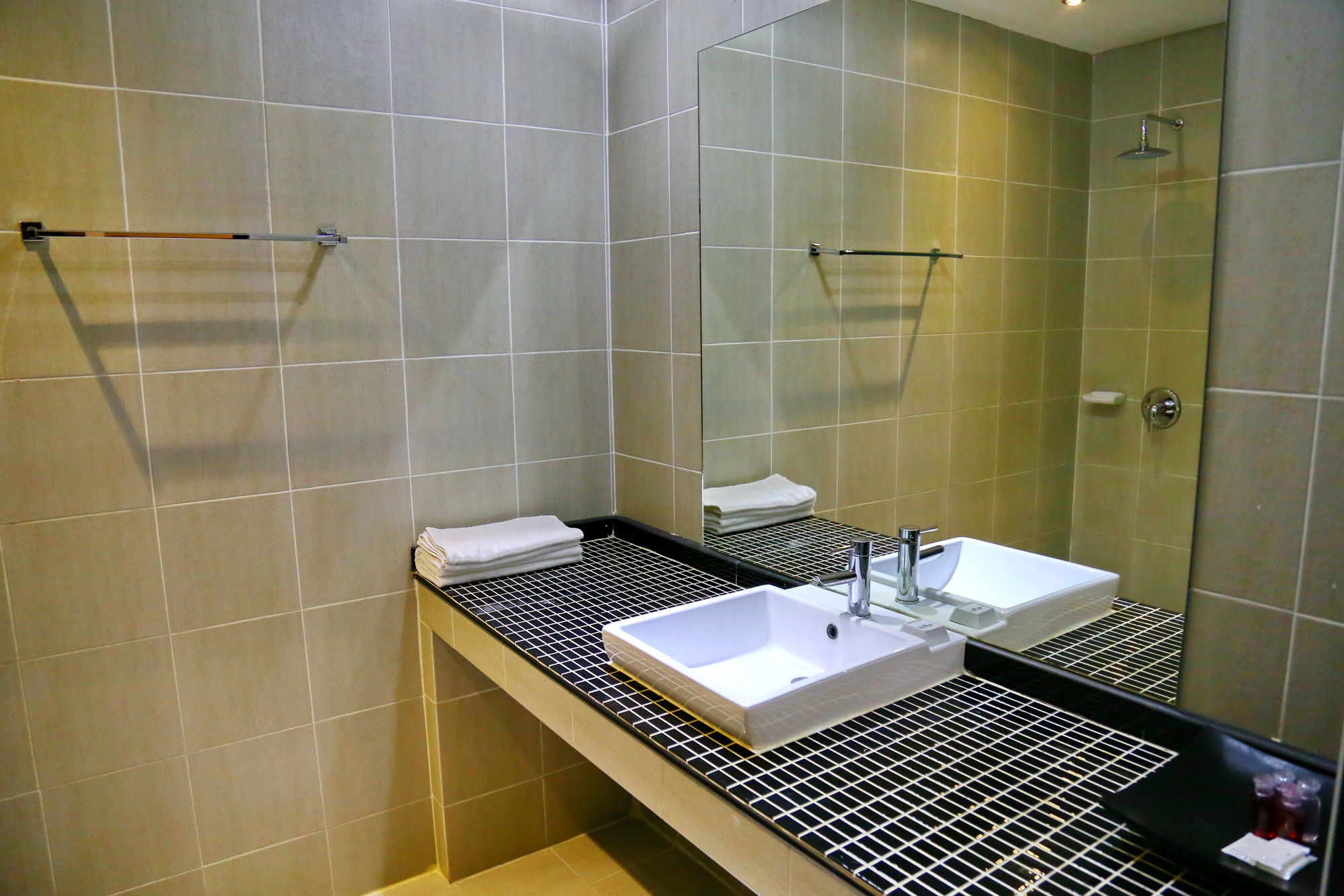 Фото East Suites