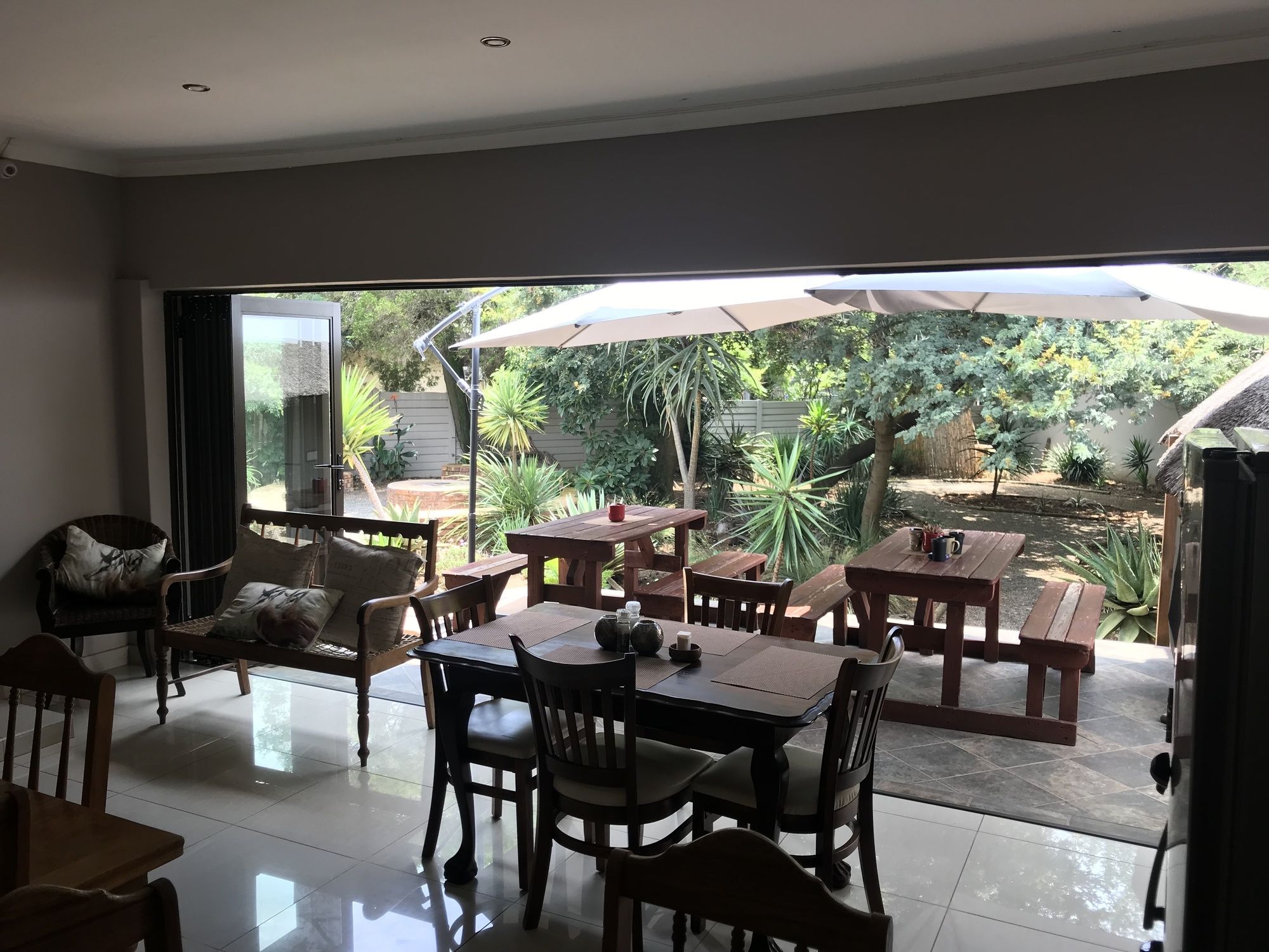 Фото Aerotropolis Guest Lodge