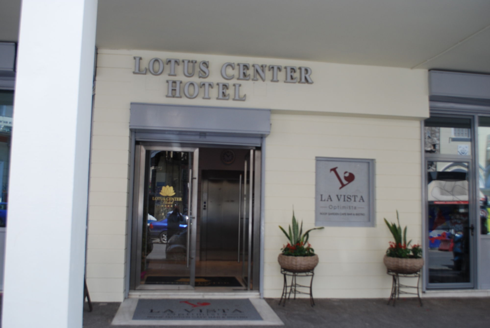 Фото Lotus Center Apartments
