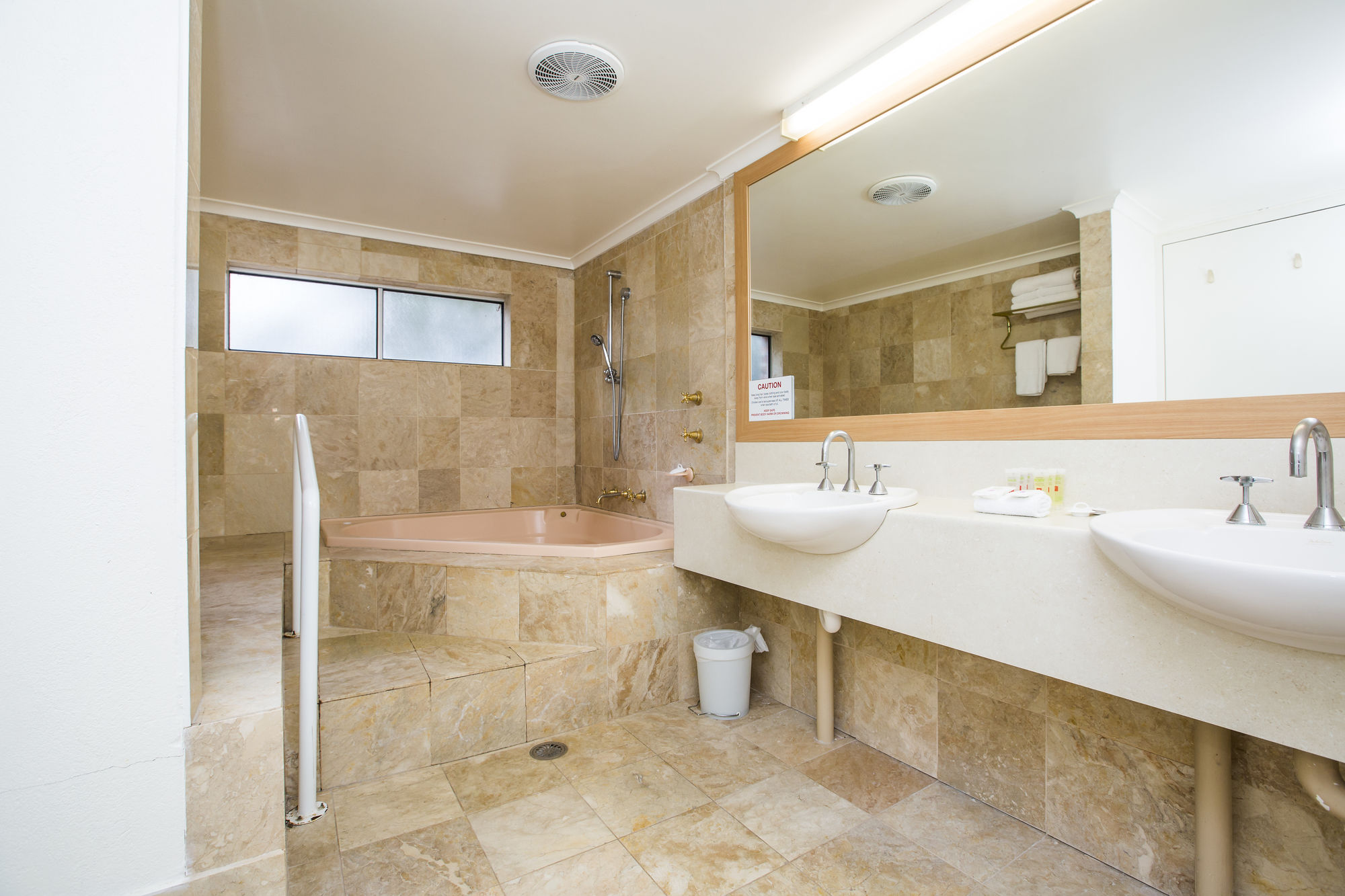 Фото ibis Styles Canberra Eaglehawk