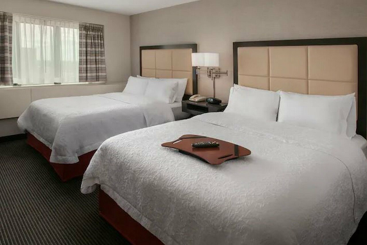 Фото Hampton Inn & Suites Milwaukee Downtown