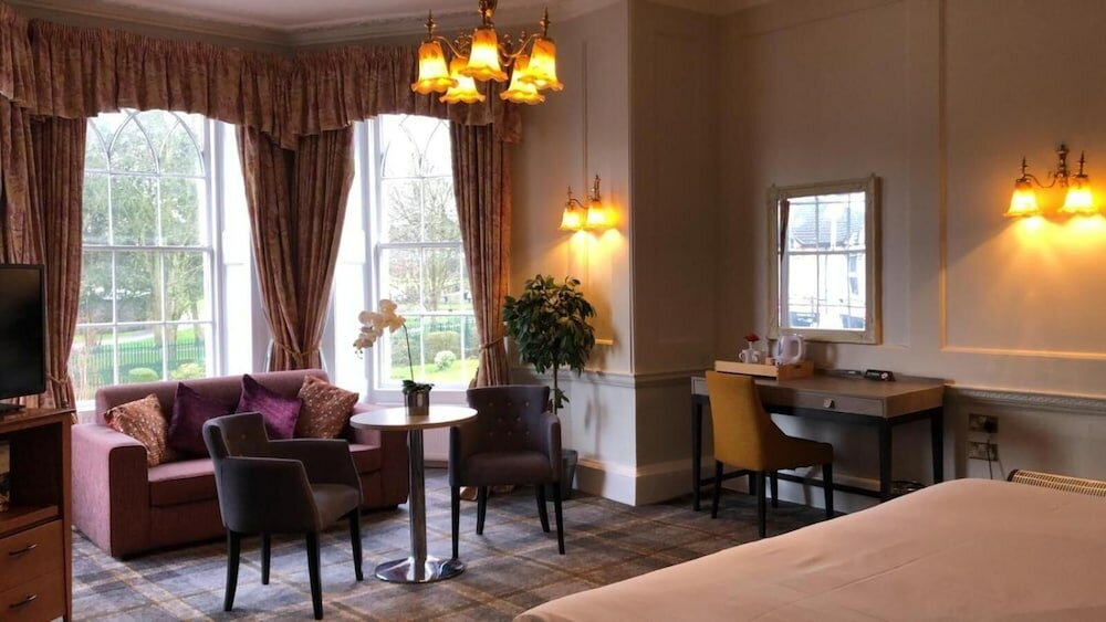 Фото Arnos Manor Hotel