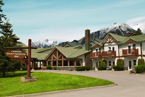 Внешний вид отеля Canmore Rocky Mountain Inn в Канморе, фото 1