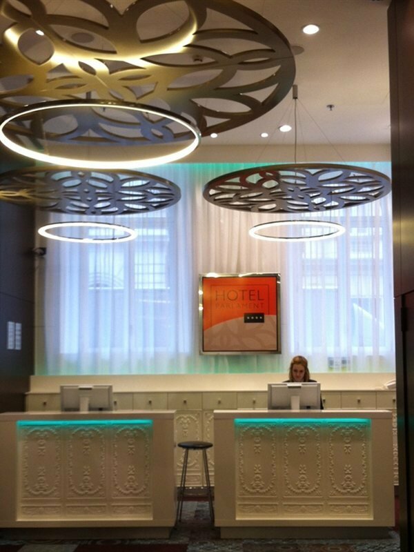 Фото Ikonik Parlament