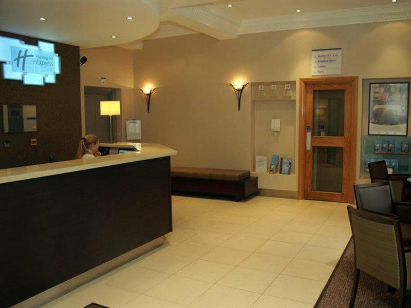 Фото Holiday Inn Express London Victoria, an IHG Hotel