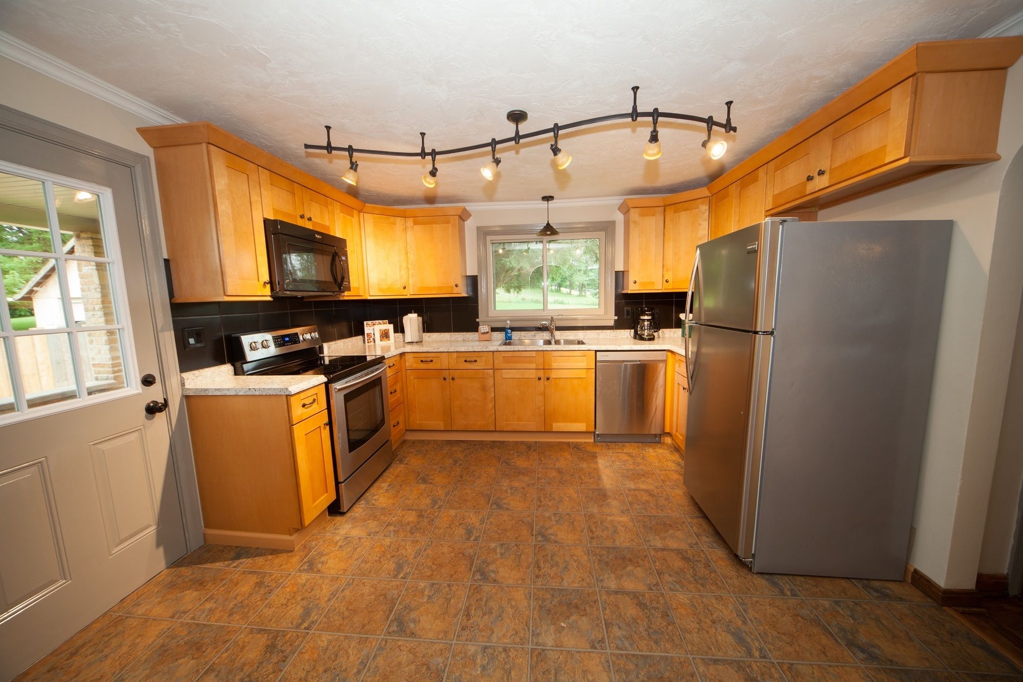 Фото Log Cabin Lodge & Suites