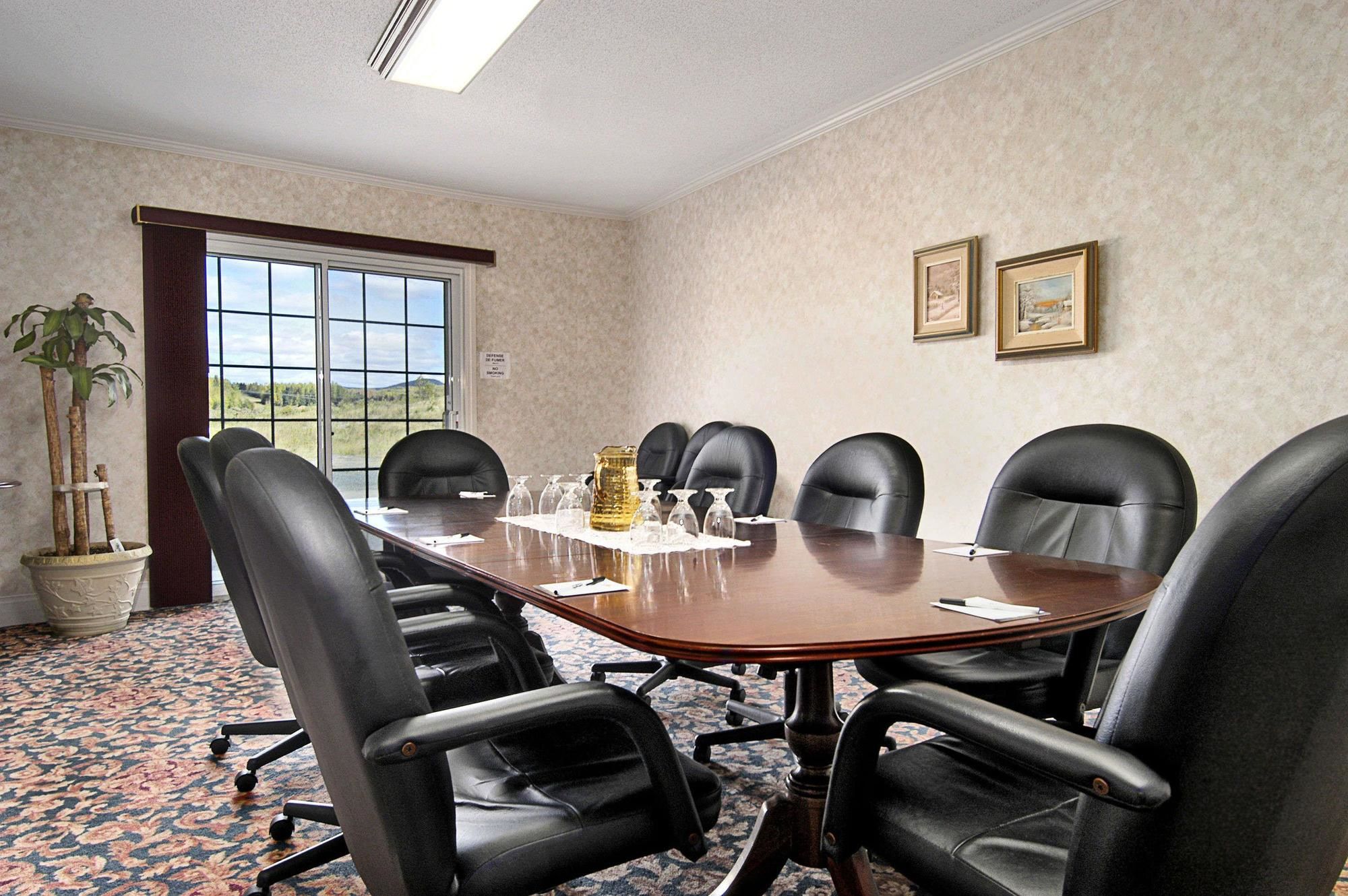 Фото Days Inn by Wyndham Edmundston