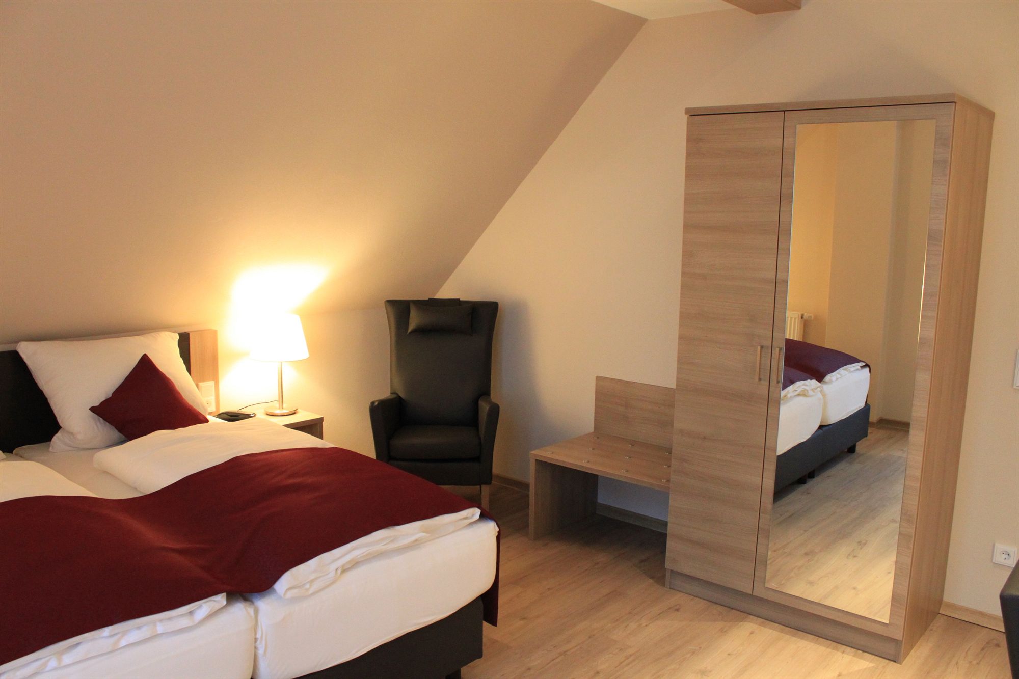 Фото Troll's Brauhaus Hotel