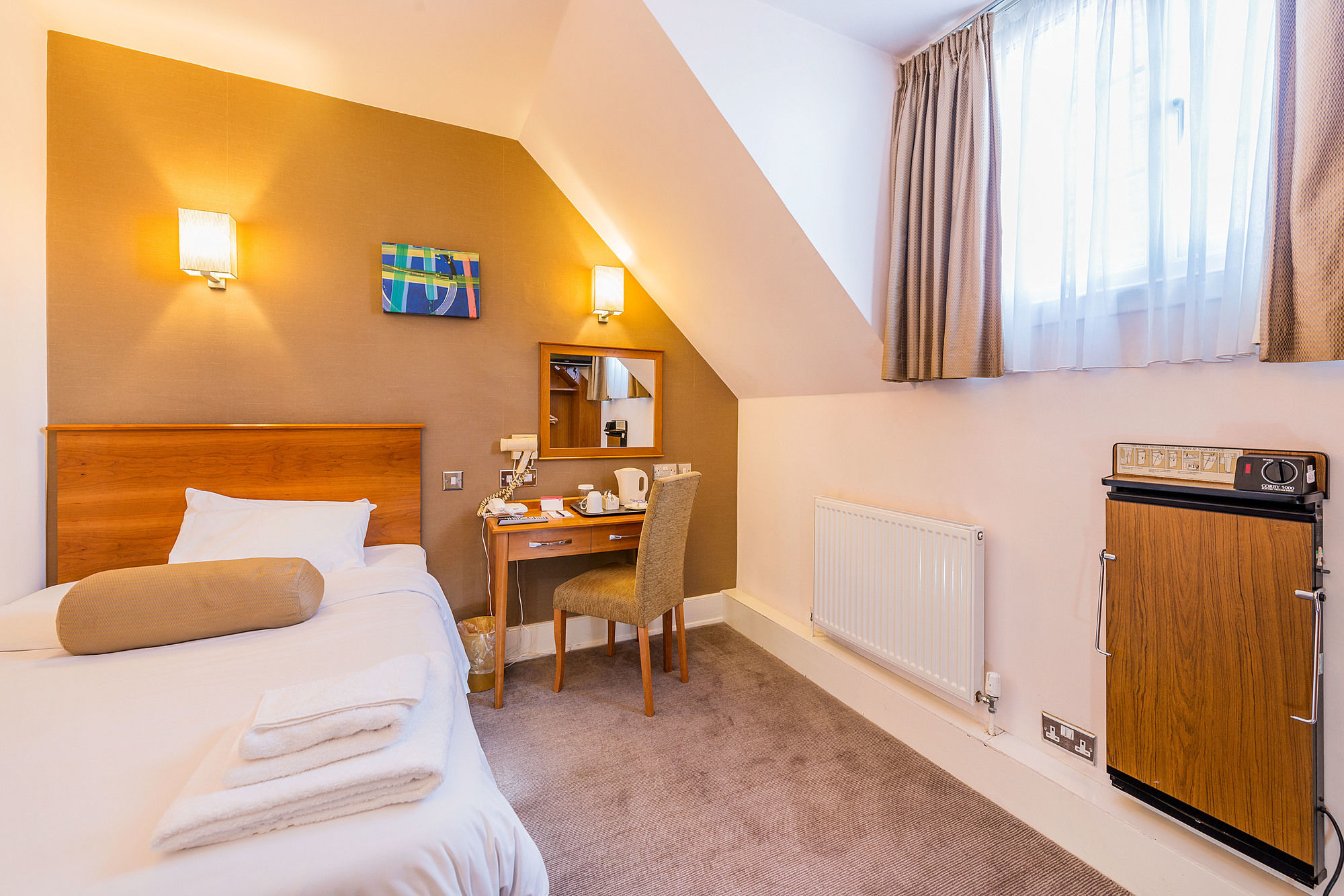 Фото Ramada by Wyndham Loughborough Hotel