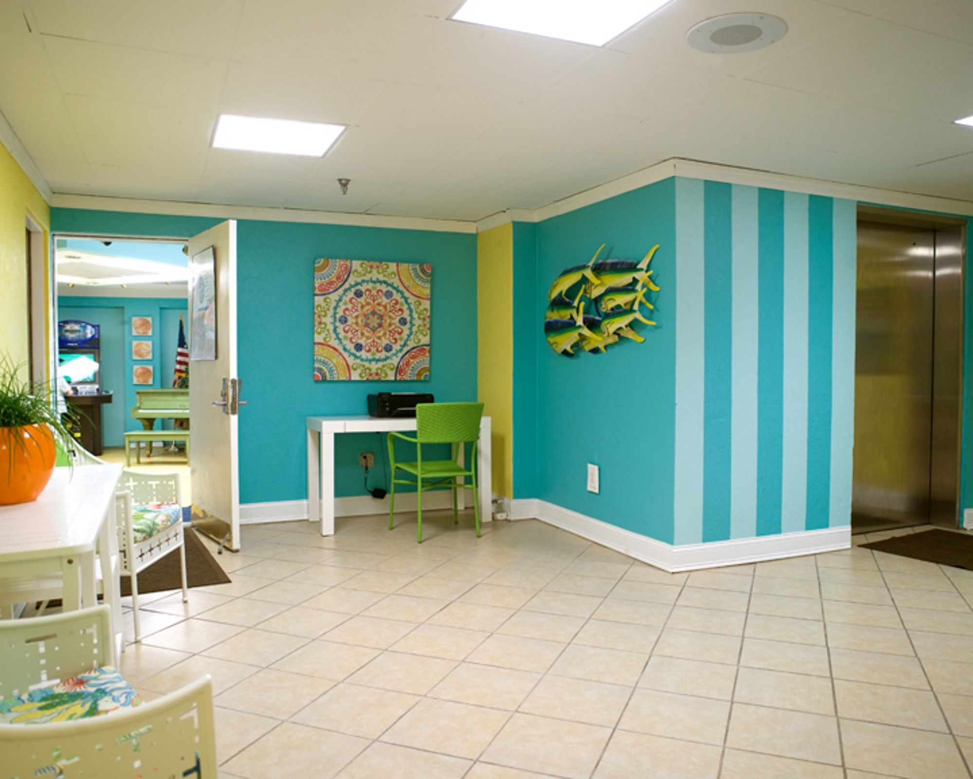 Фото Cayman Suites Hotel