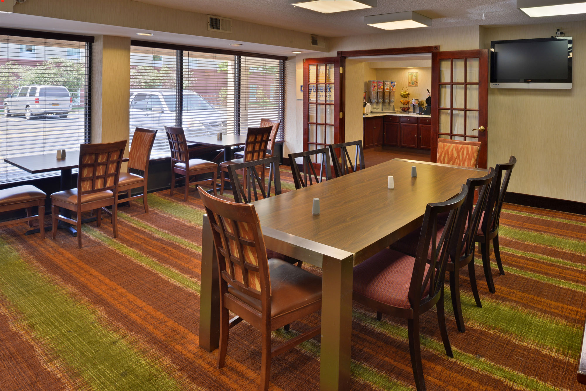 Фото Days Inn by Wyndham Newark Wilmington