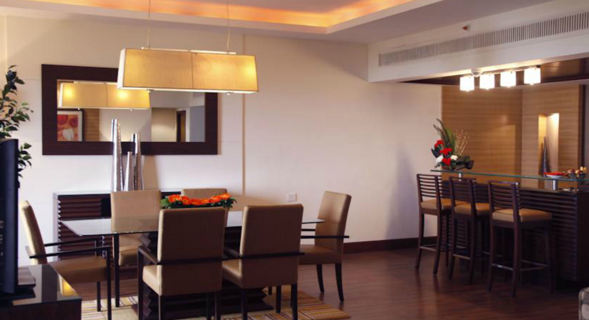 Фото The Retreat Hotel & Convention Centre