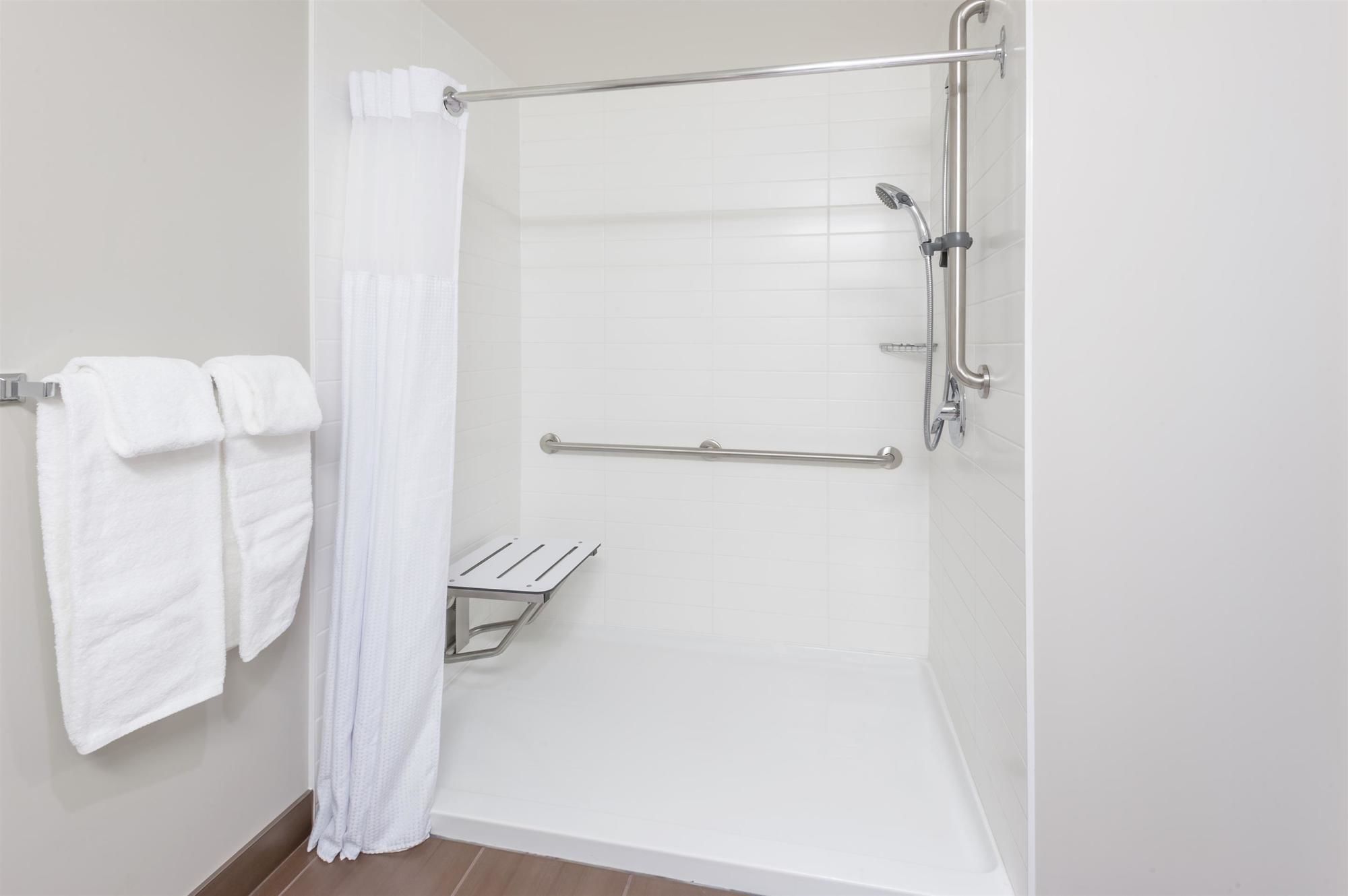 Фото Microtel Inn & Suites by Wyndham Fort St John