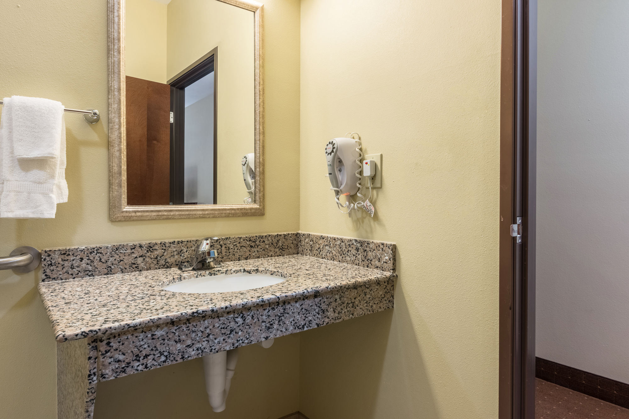 Фото Comfort Inn & Suites Scott-West Lafayette