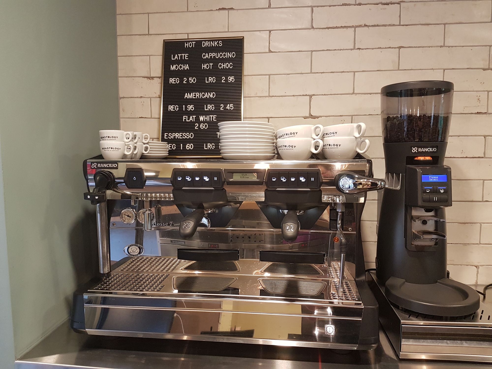 Фото Jonas Hotel