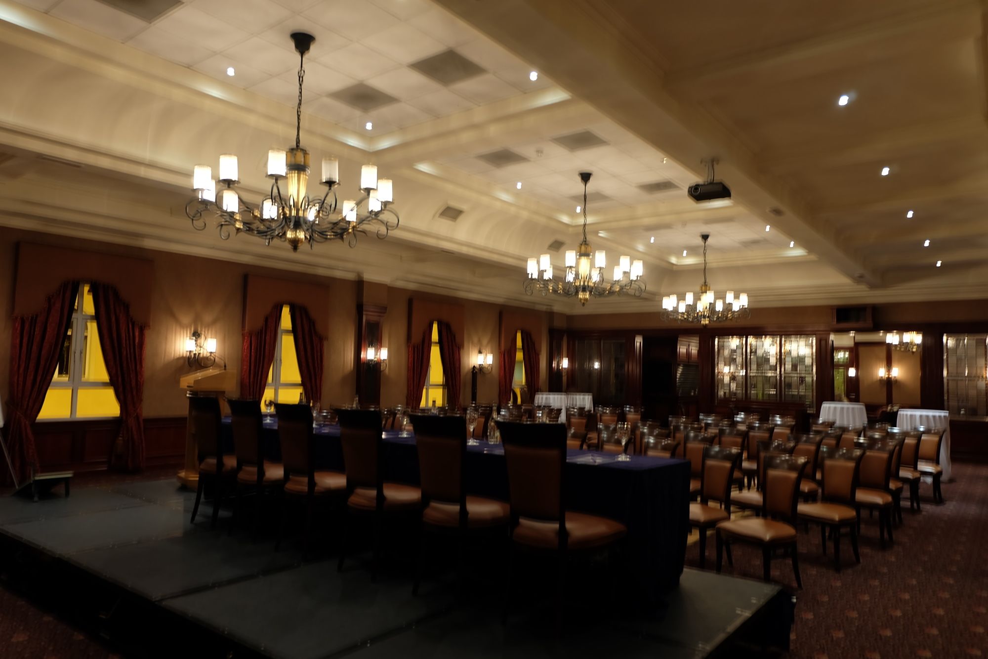 Фото Canal Court Hotel