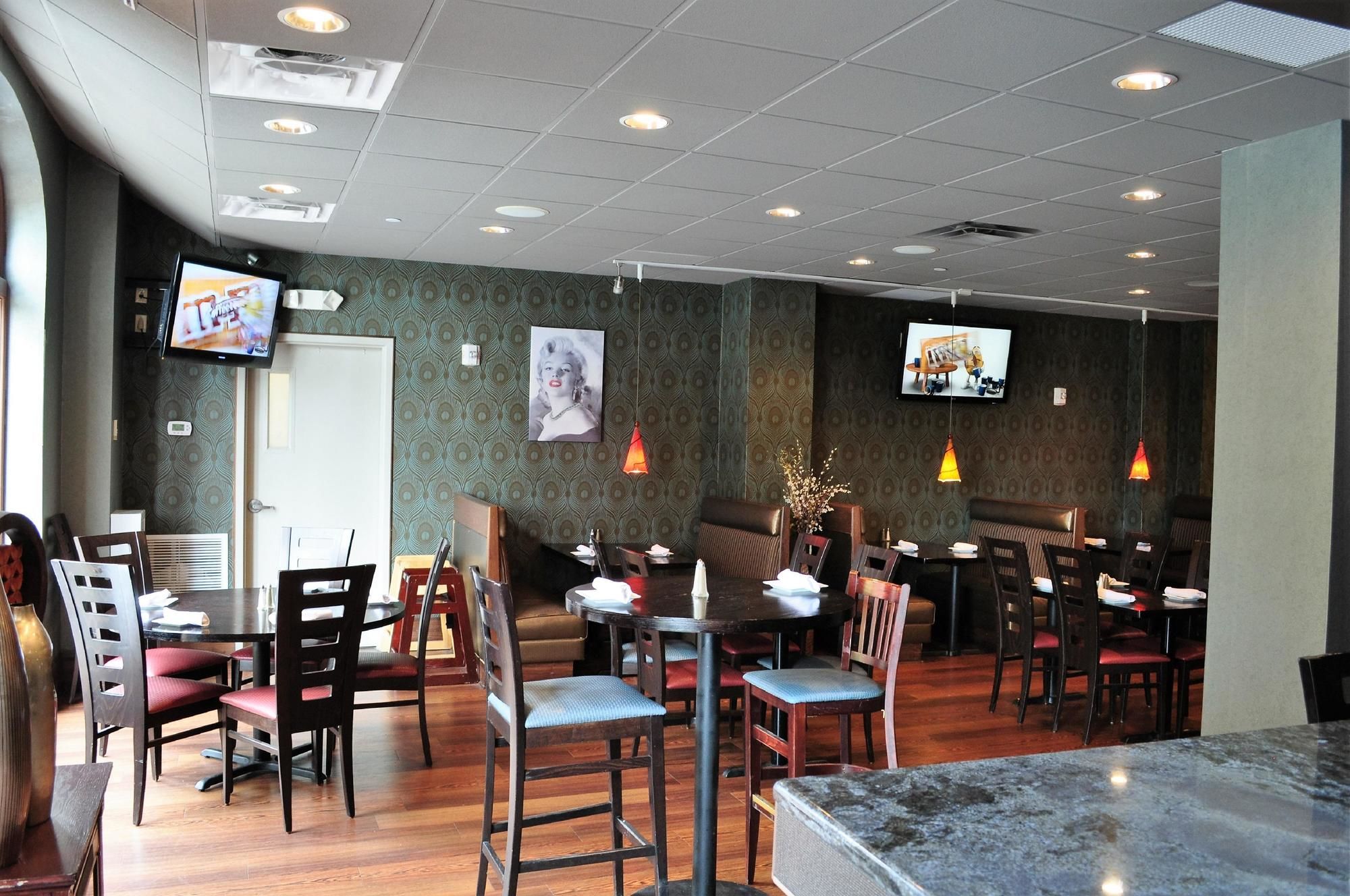 Фото The Tudor Arms Hotel Cleveland - a DoubleTree by Hilton