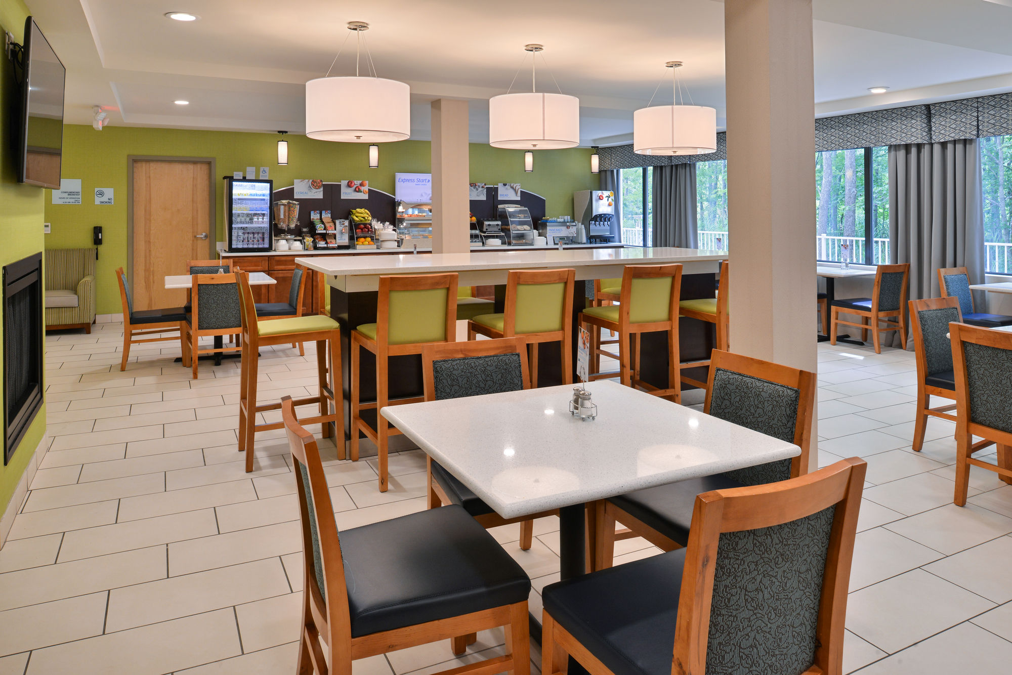 Фото Holiday Inn Express & Suites West Ocean City, an Ihg Hotel