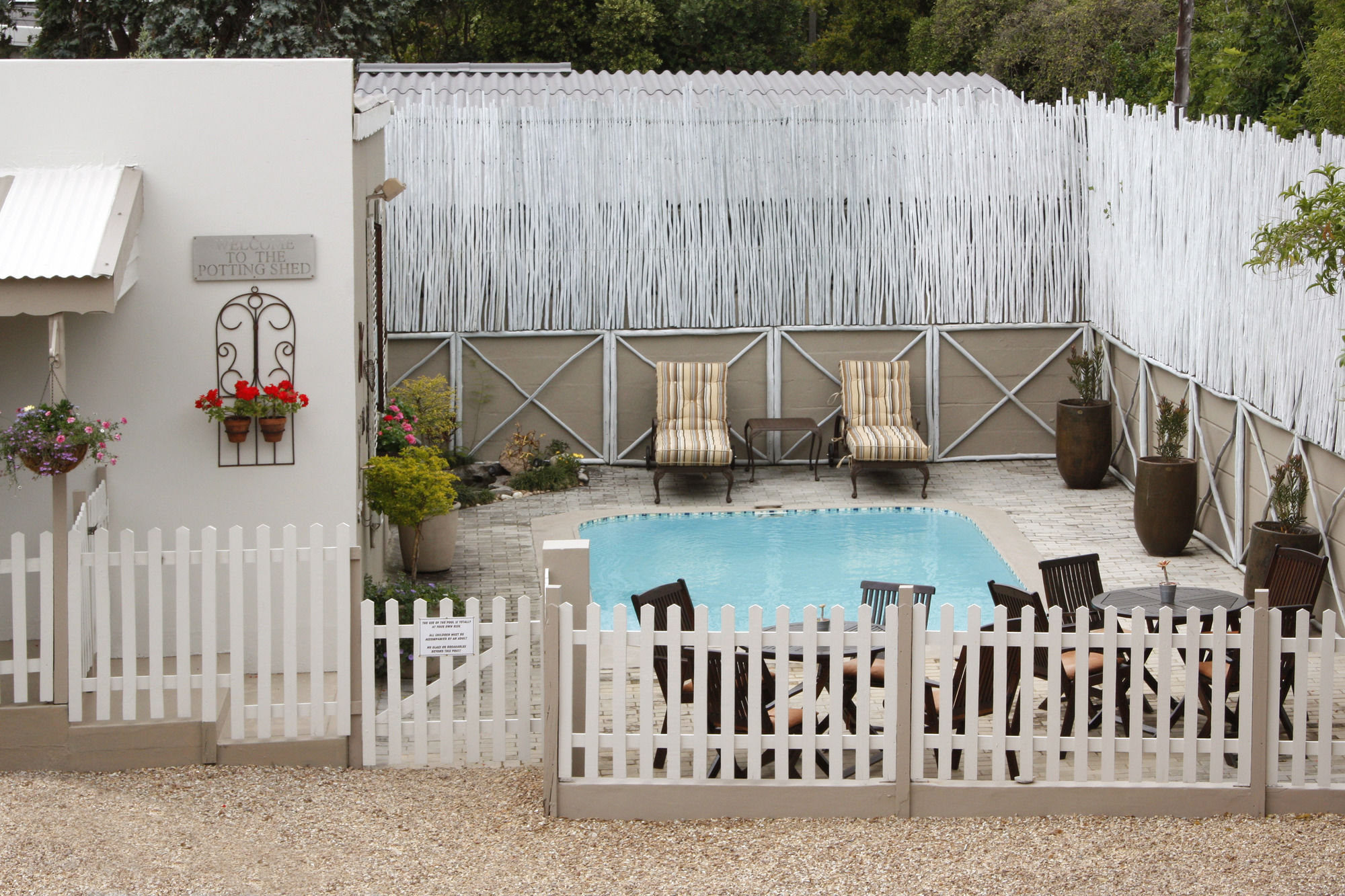 Фото The Potting Shed Guest House