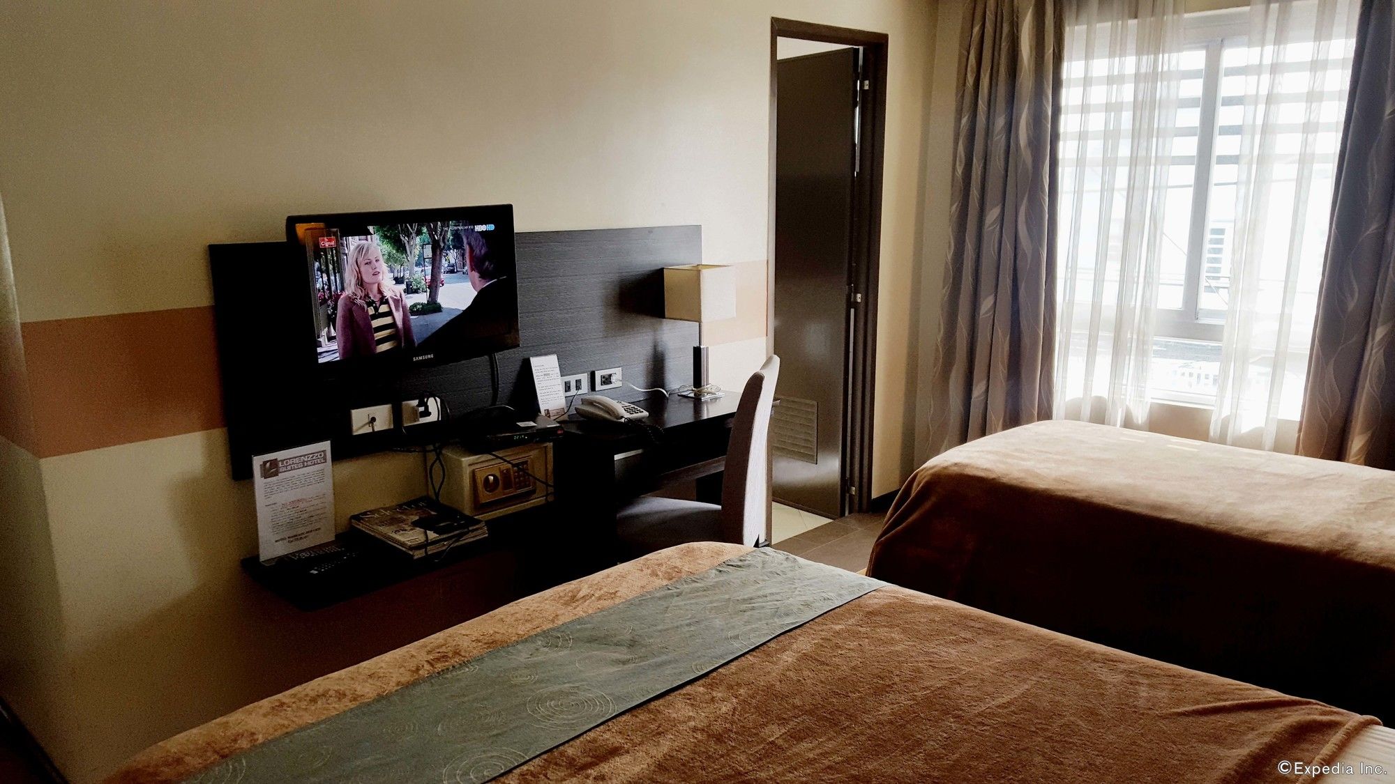 Фото Lorenzzo Suites Hotel