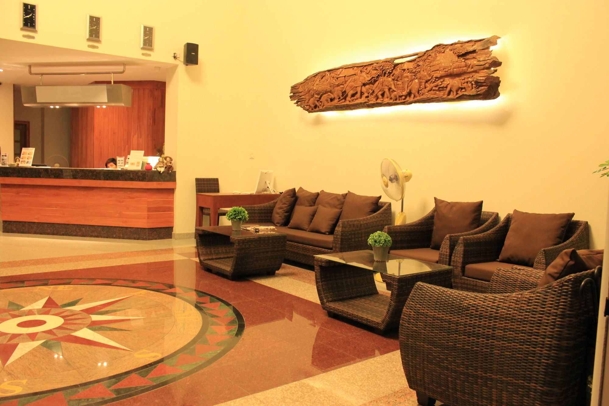 Фото Kanchanaburi City Hotel