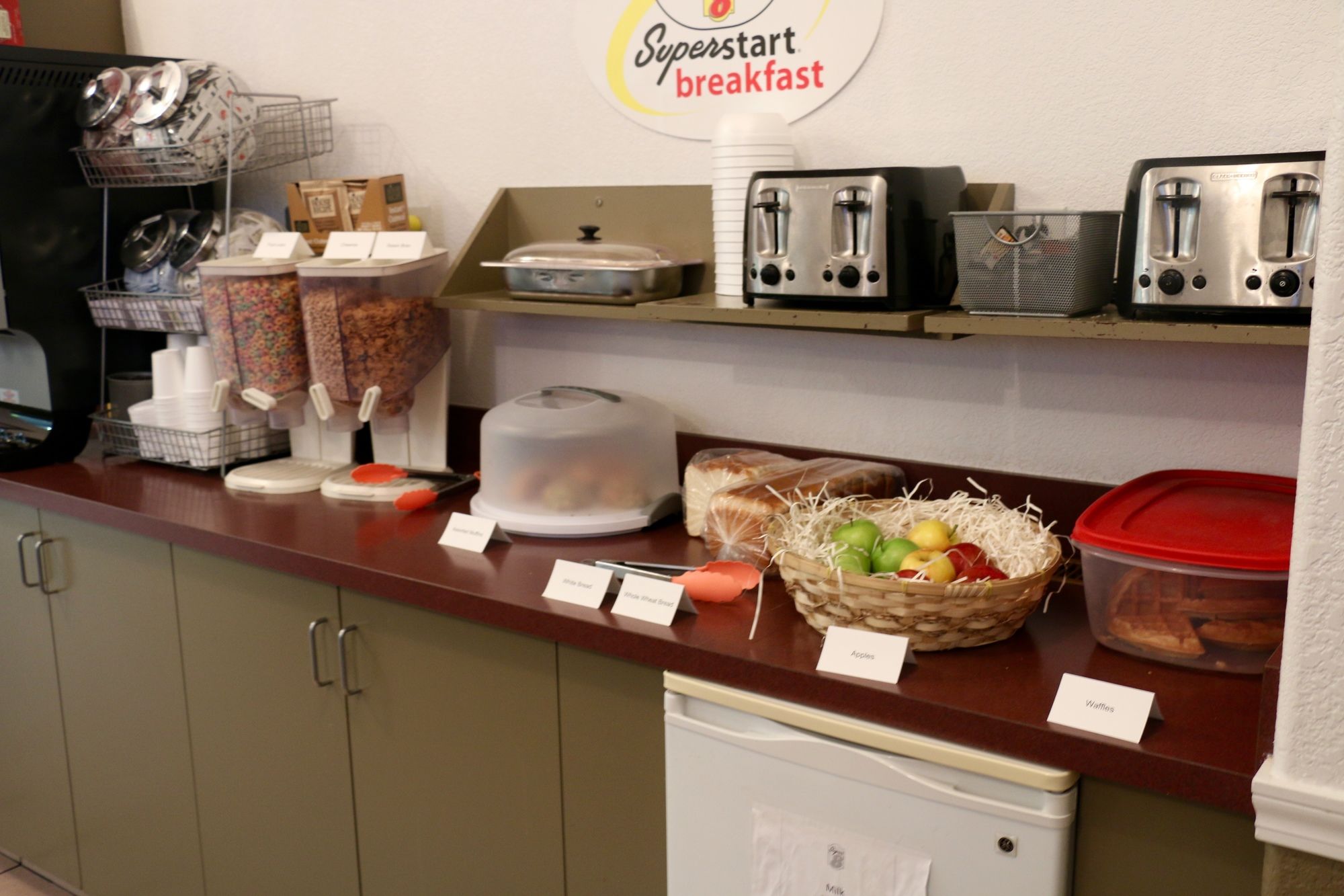 Фото Super 8 by Wyndham Hinton