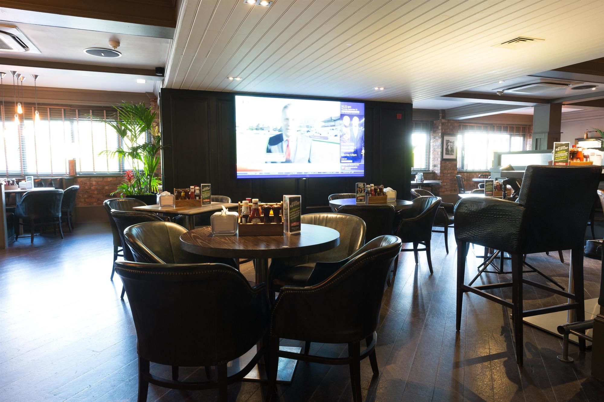 Фото Village Hotel Warrington