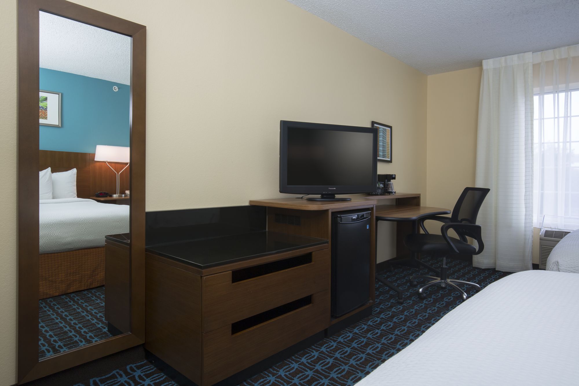 Фото Fairfield Inn & Suites Houston The Woodlands