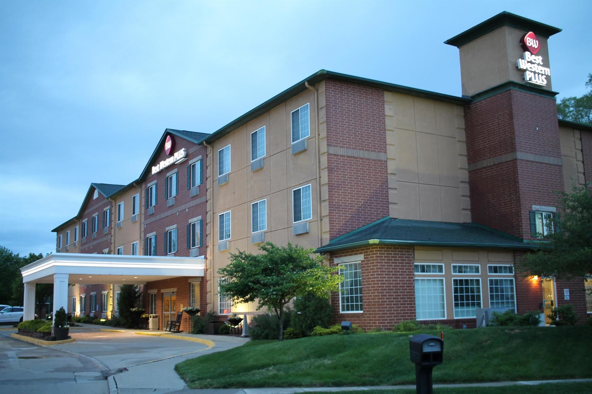 Фото Best Western Plus Des Moines West Inn & Suites