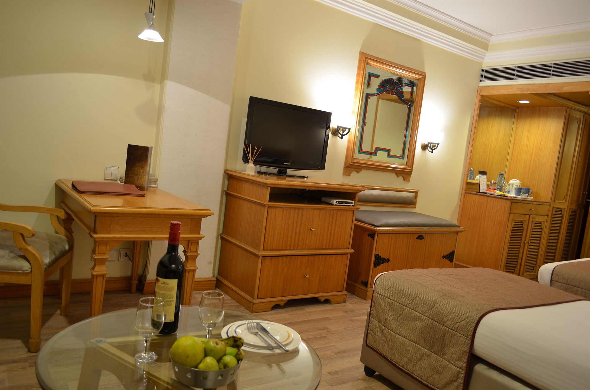 Фото The Maya Hotel