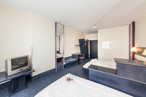 Гостиница Hotel Mirage в Нойсе