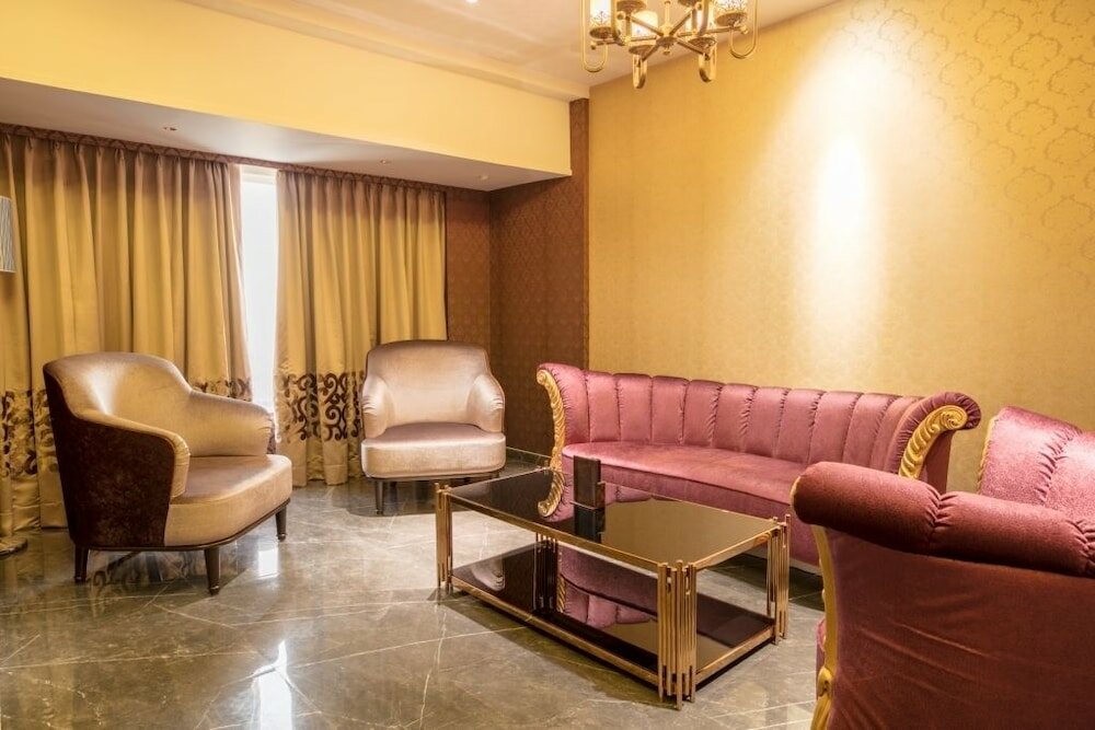 Фото Peninsula Redpine